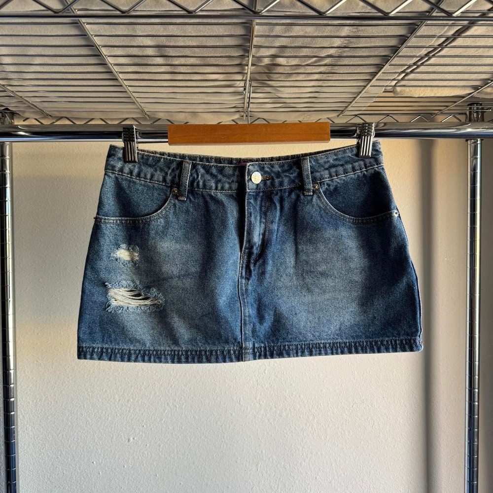 Edikted Distressed Denim Micro Mini Skirt Blue Low Rise Y2K Skater Womens Small